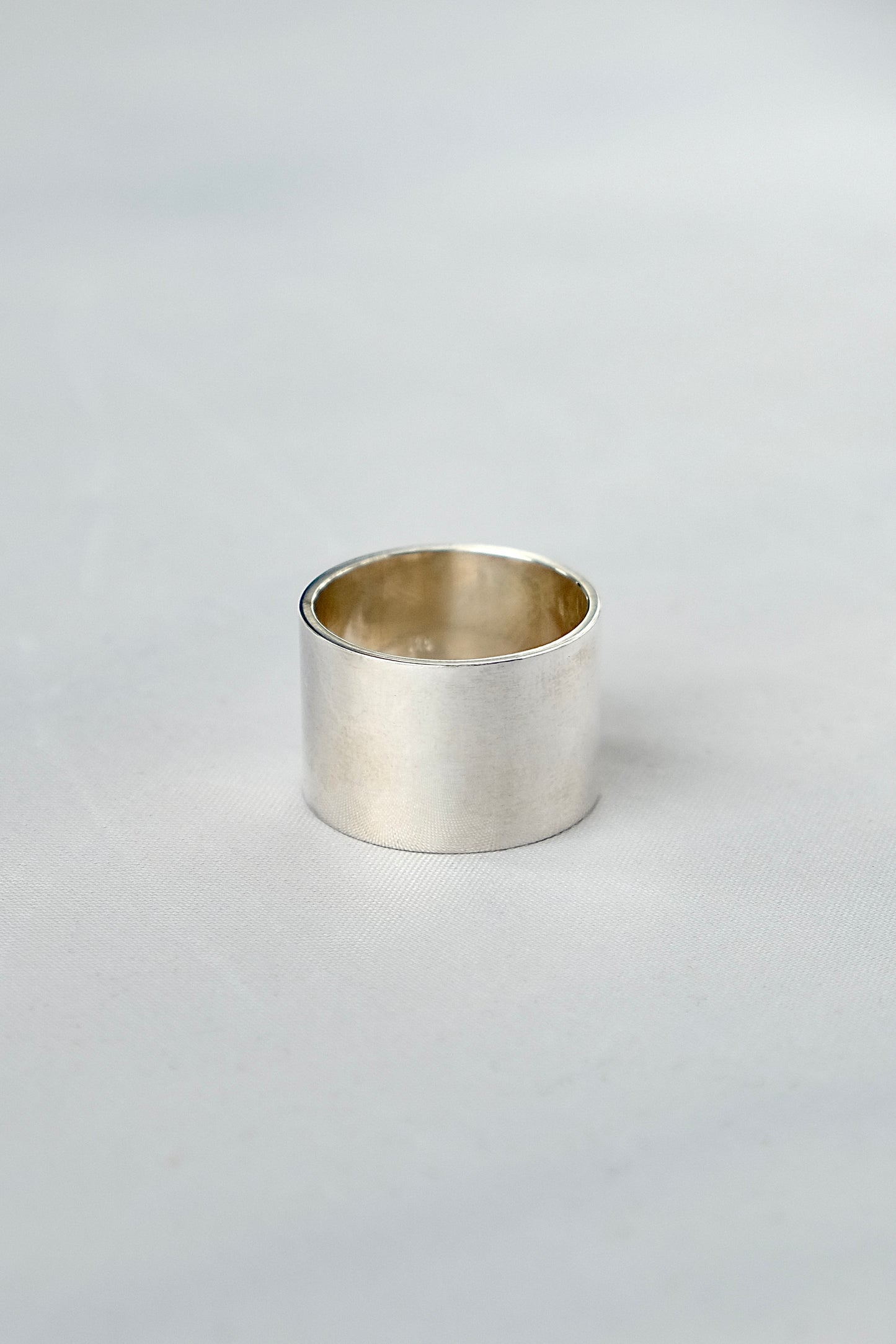 Ring without inscription
